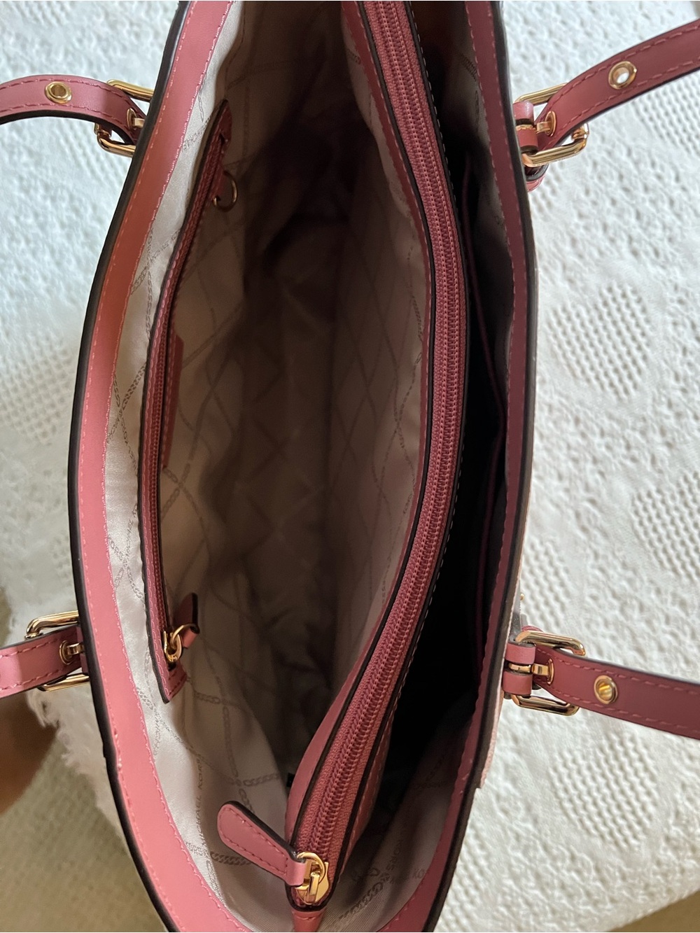 Michael Kors initial monogrammed shoulder bad - Picture 5 of 13
